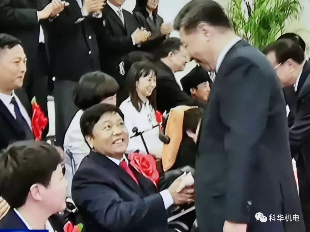 总书记握手很暖心有力量